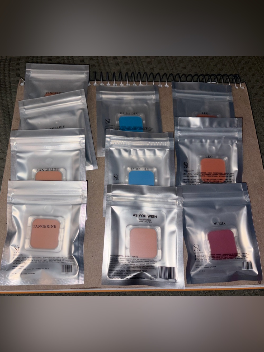 SEINT NEVER OPENED SINGLE EYESHADOW - Picture 2 of 7